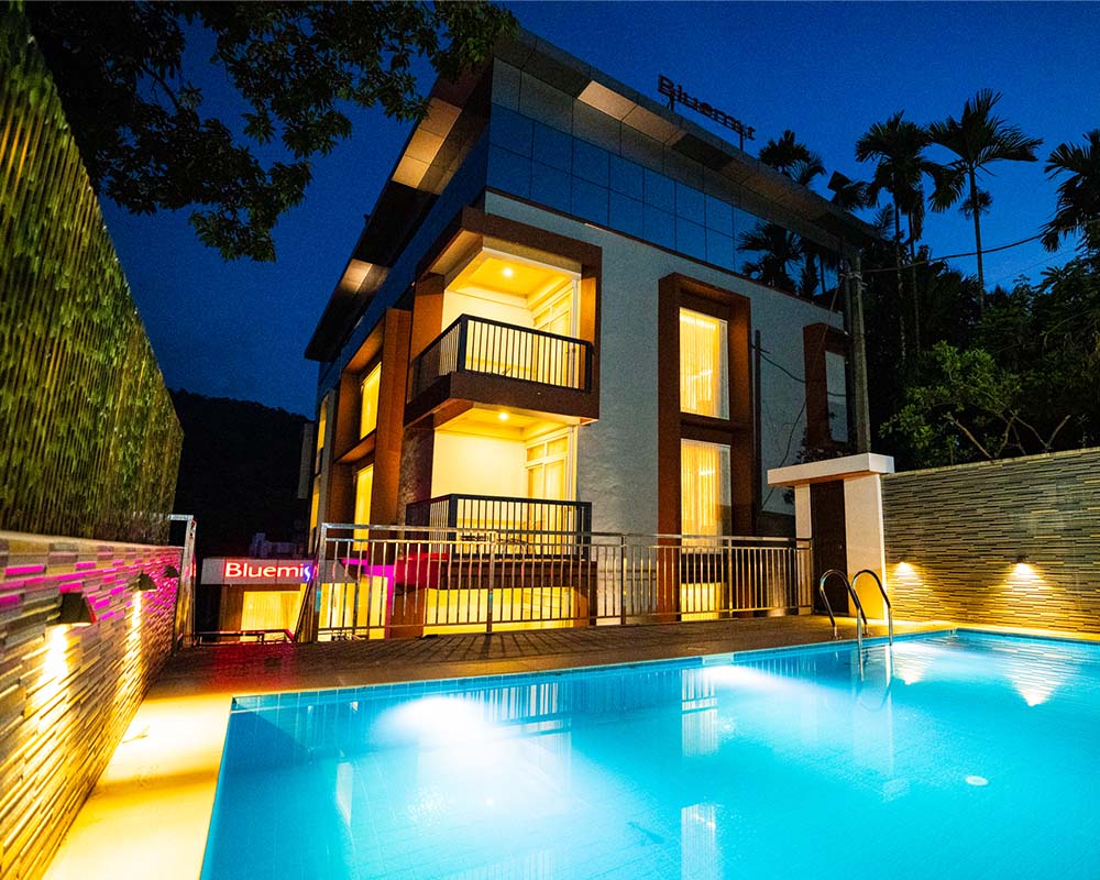Pool with Resort